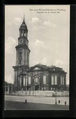 AK Hamburg-Neustadt, Michaeliskirche mit Passanten