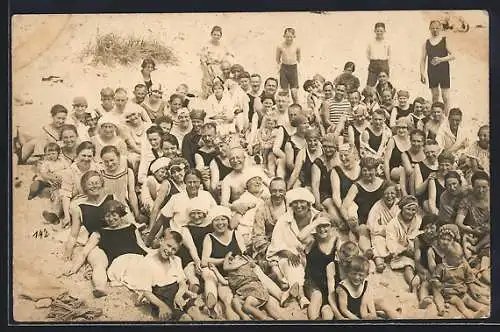 Foto-AK Kellenhusen, Männer und Frauen in Badeanzügen