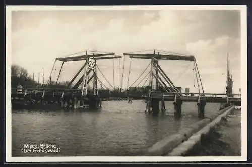 AK Wieck / Greifswald, Partie an der Brücke