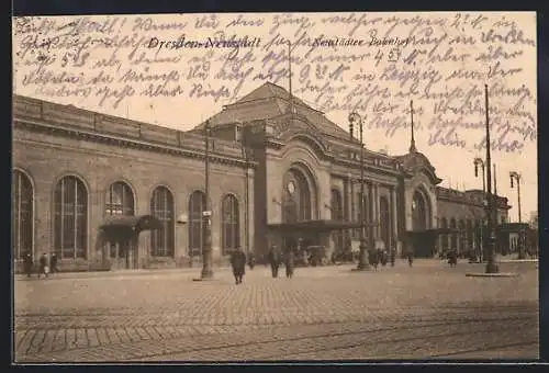 AK Dresden-Neustadt, Neustädter Bahnhof mit Reisenden