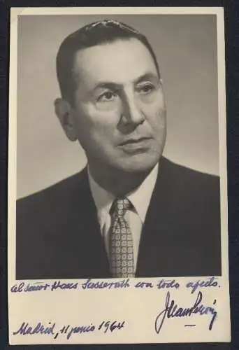 Fotografie unbekannter Fotograf und Ort, argentinischer Präsident Juan Perón im Anzug, mit Autograph, 1964
