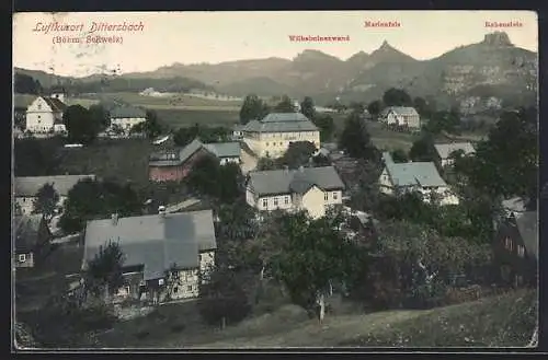 AK Dittersbach / Detrichovice, Sicht über den Ort mit Blick zur Wilhelminenwand, Marienfels und Rabenstein