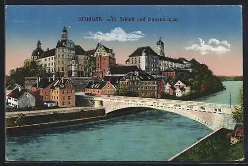 AK Neuburg / Donau, Donaubrücke und Blick auf das Schloss