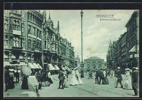 AK Hannover, Bahnhofstrasse mit Bahnhof und Geschäften