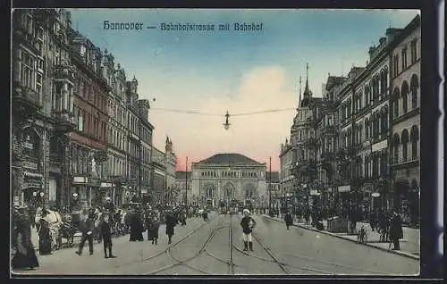 AK Hannover, Bahnhof und Bahnhofstrasse mit Geschäften