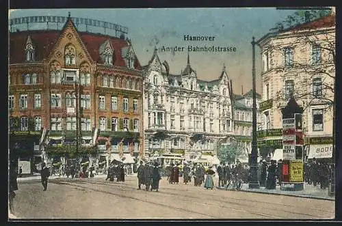 AK Hannover, Bahnhofstrasse mit Geschäften und Litfasssäule