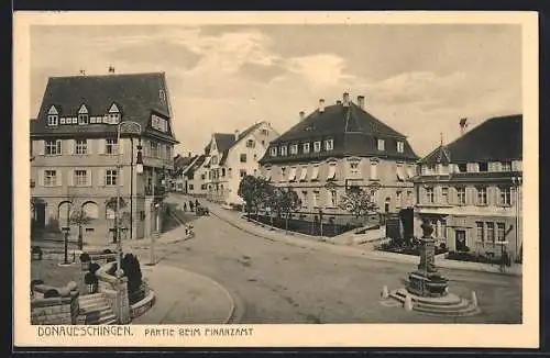 AK Donaueschingen, Strassenkreuzung beim Finanzamt, mit Brunnen