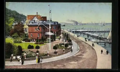 AK Kiel, Kaiserl. Yachtklub-Gebäude, Strandpromenade u. Kriegshafen