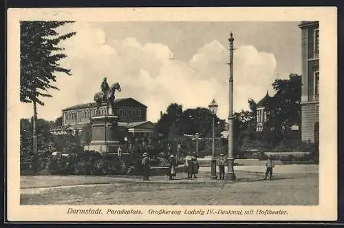 AK Darmstadt, Paradeplatz mit Denkmal u. Hoftheater