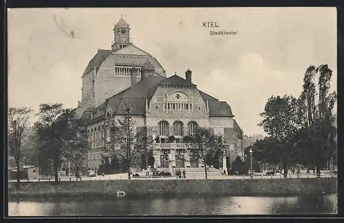 AK Kiel, Stadttheater vom Wasser aus