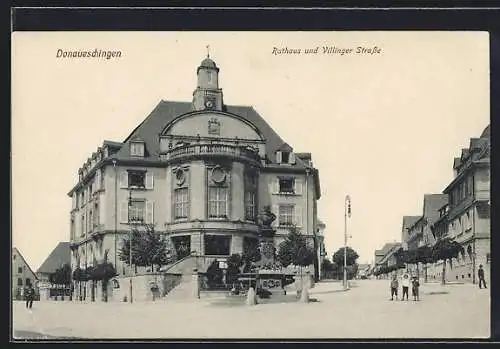 AK Donaueschingen, Rathaus und Villinger-Strasse