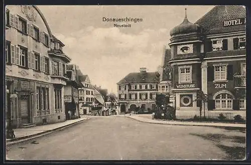 AK Donaueschingen, Strassenpartie mit Hotel in der Neustadt