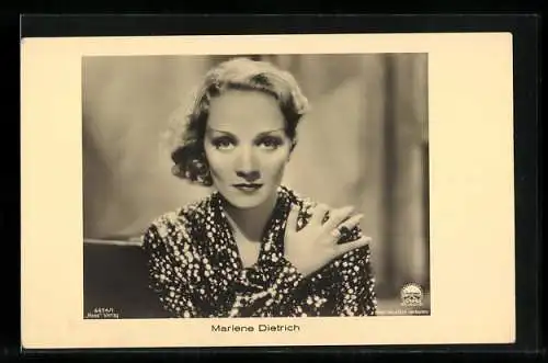 AK Schauspielerin Marlene Dietrich im Portrait