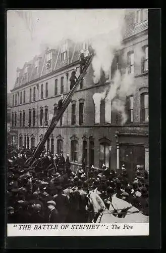 AK London, Kampf baltischer Anarchisten 1911, Feuerwehrmänner löschen Brand