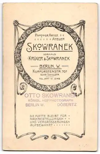 Fotografie Atelier Skowranek, Berlin, Kurfürstenstr. 70, Knabe im Matrosenanzug & Mädchen mit Puppe