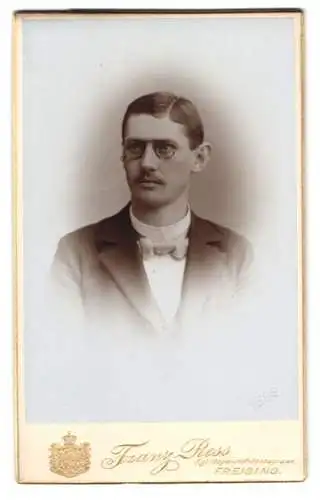 Fotografie Franz Ress, Freising, Portrait Student Bundesbruder Fischer, Weihenstephanzug 1899