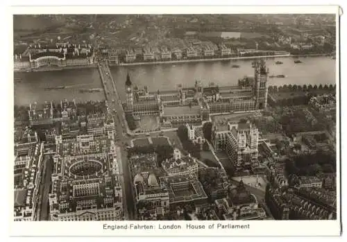 Fotografie unbekannter Fotograf, Ansicht London, Luftaufnahme vom Zeppelin - Luftschiff aus