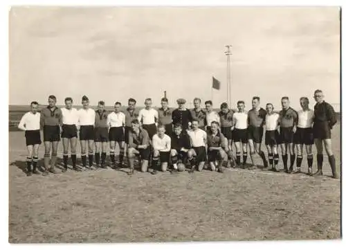 Fotografie Fussball, Mannschaften gemeinsam abgelichtet zu Ostern 1927 in Stettin