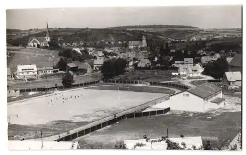 Fotografie unbekannter Fotograf, Ansicht Rimpar, Ortsansicht mit Sportplatz