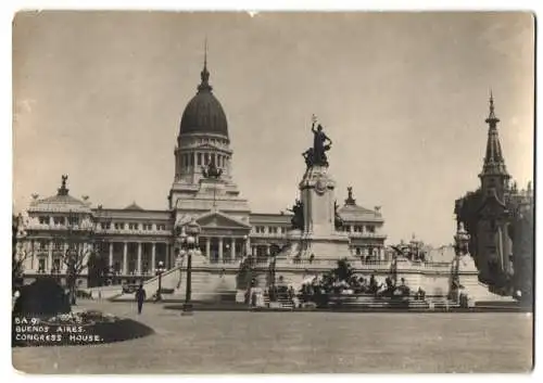 Fotografie unbekannter Fotograf, Ansicht Buenos Aires, Denkmal vor dem Kongresshaus