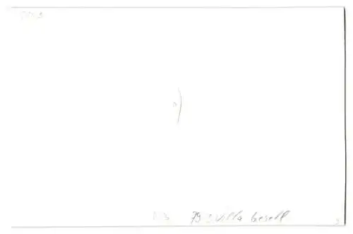 Fotografie Böhm, Ansicht Villa Gesell / Argentinien, Herr auf dem Weg zum Strand