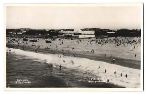 Fotografie Böhm, Ansicht Villa Gesell / Argentinien, Badegäste am Badestrand