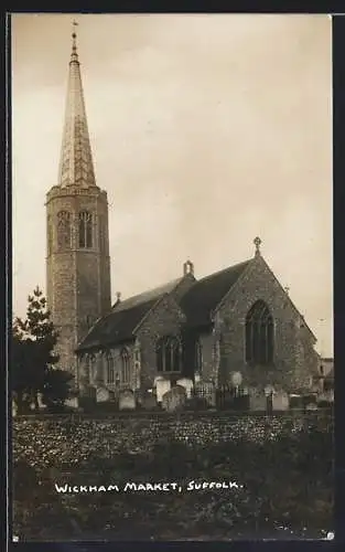 AK Wickham Market, Church with graveyard