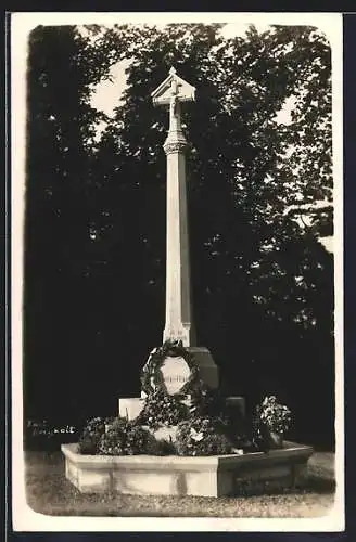 AK East Bergholt, Small memorial