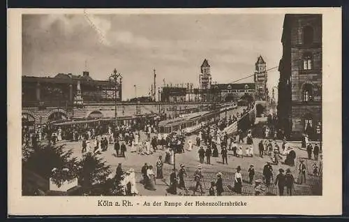 AK Köln a. Rh., Strassenbahn an der Rampe der Hohenzollernbrücke