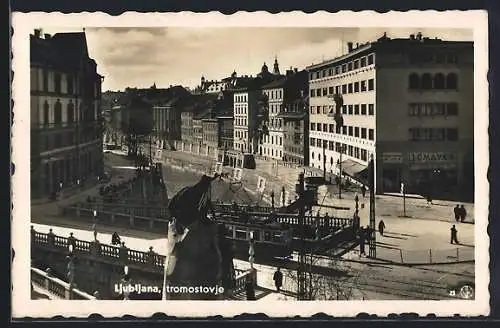 AK Ljubljana / Laibach, Tromostovje, Brückenpartie mit Strassenbahn