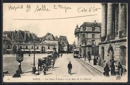 AK Dijon, La Place d`armes et la Rue de la Liberté, Strassenbahn