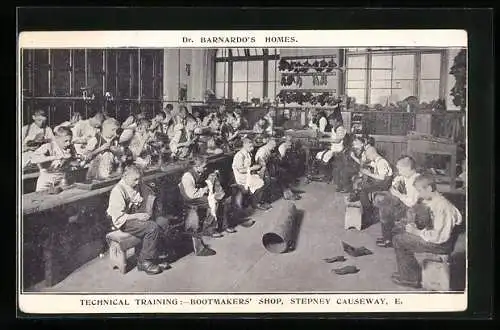 AK Dr. Barnardo`s Homes, Technical Instruction - The Bootmakers` Shop, Waisenheim, Schuhmacher