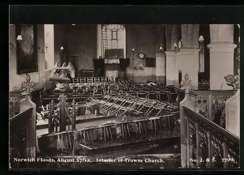 AK Norwich, Floods of 1912, Interior of Trowse Church