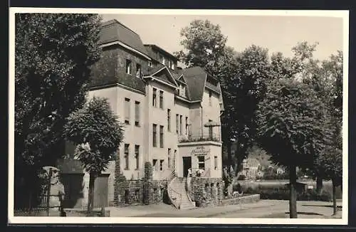 AK Koblenz, Hotel zum kleinen Riesen, Rheinanlagen 18, Ansicht mit Strasse