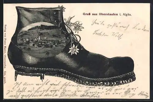 Grusskarten-AK Oberstaufen /Allgäu, Totalansicht im Bergstiefel