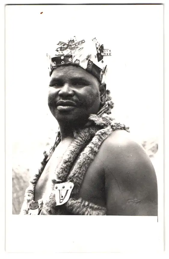 6 Fotografien Goderiaux, Laos, Afrika, halbnackte Eingeborene Frauen, Afrikanischer Häuptling mit Familie 2