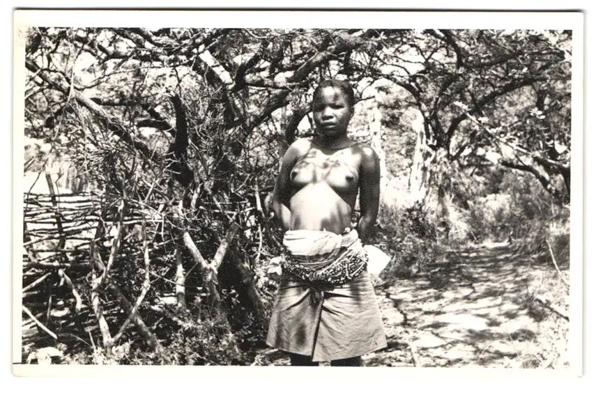 6 Fotografien Goderiaux, Laos, Afrika, halbnackte Eingeborene Frauen, Afrikanischer Häuptling mit Familie 4