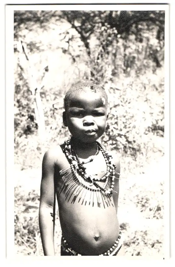 6 Fotografien Goderiaux, Laos, Afrika, halbnackte Eingeborene Frauen, Afrikanischer Häuptling mit Familie 5