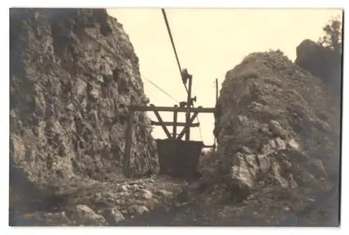 21 Fotografien unbekannter Fotograf, Ansicht Kovacevac, Kohle Bergbau, Bergleute am Schacht, Seilbahn für Kohletransport