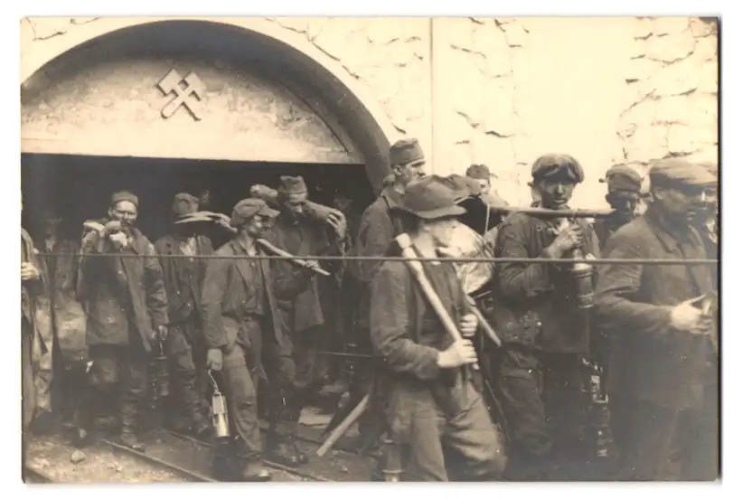 21 Fotografien unbekannter Fotograf, Ansicht Kovacevac, Kohle Bergbau, Bergleute am Schacht, Seilbahn für Kohletransport 5