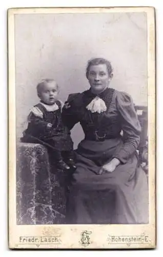 Fotografie Friedrich Lasch, Hohenstein-Ernstthal, Lungwitzerstr. 16, Geschäftshaus & Foto-Atelier, Rückseitig Portrait