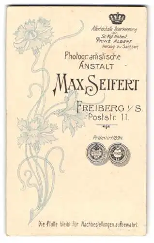 Fotografie Max Seifert, Freiberg i. S., Poststr. 11, blühende Blume & Messe-Medaille, Rückseitig Portrait