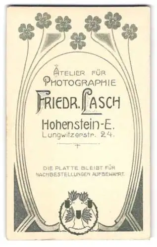 Fotografie Friedrich Lasch, Hohenstein-Ernstthal, Lungwitzerstr. 24, Glücksklee & Blumenblüten, Rückseitig Portrait