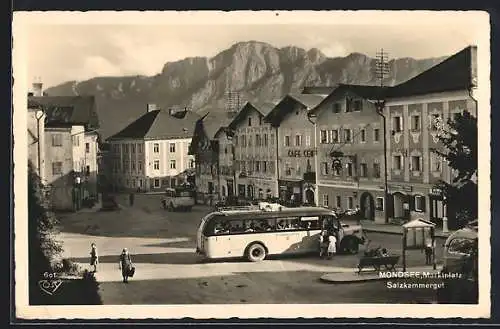 AK Mondsee, Bus auf dem Marktplatz, Cafe Central