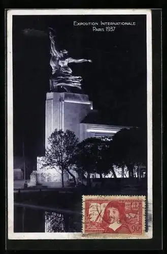 AK Paris, Exposition Internationale 1937, Pavillon de L`U.R.S.S. bei Nacht, Ausstellung