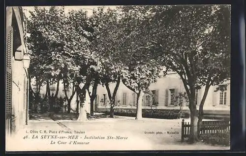 AK La Seyne-sur-Mer, Institution Ste-Marie, La Cour d`Honneur