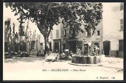 AK Solliès-Pont, place Neuve, la fontaine