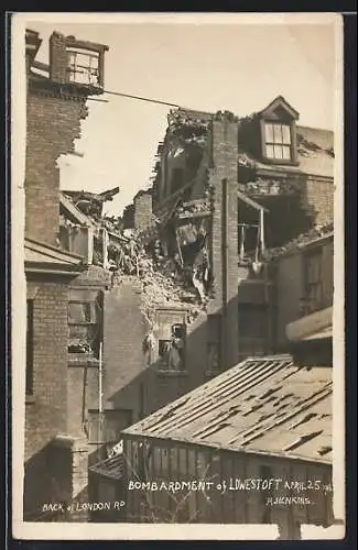 AK Lowestoft, Collapsed building after bombardement 1916, London Rd