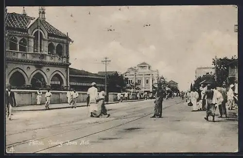 AK Colombo, Pettah showing Town hall, Strasse mit Einheimischen