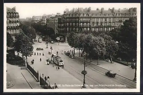 AK Le Havre, La Place de l`Hôtel de Ville, vue vers le Boulevard de Strasbourg, Strassenbahn